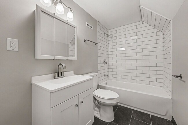 Building Photo - Renovated 3 Bed 2 Bath Home