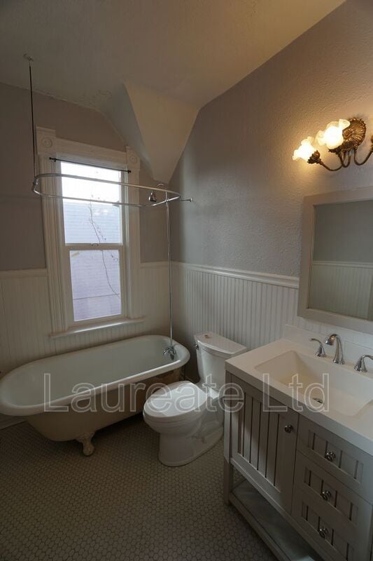 Building Photo - 39 Sherman St