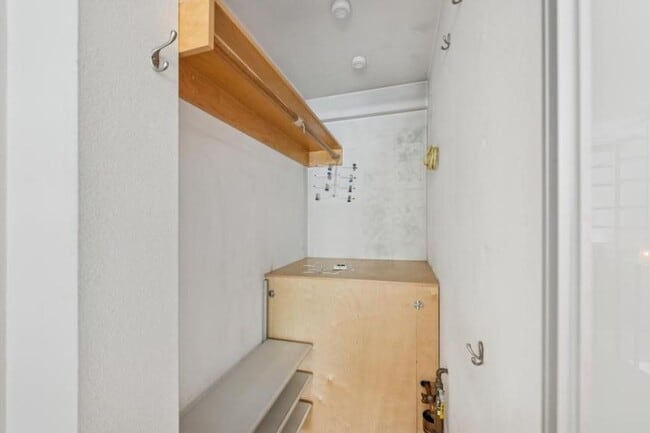Building Photo - 1 bedroom in seattle WA 98101