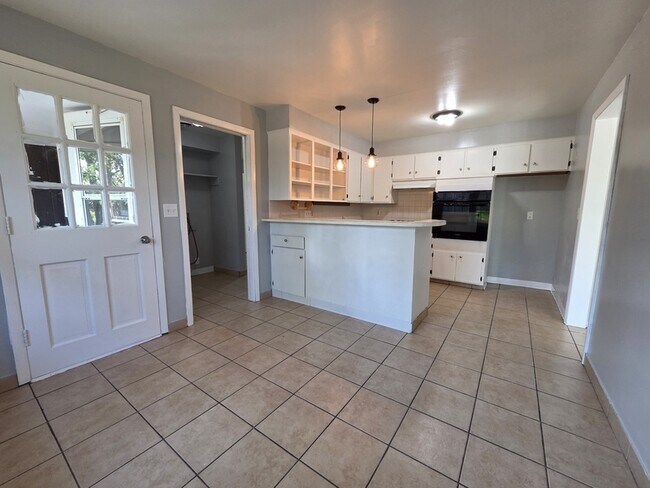 Building Photo - 2606 Southwood Dr