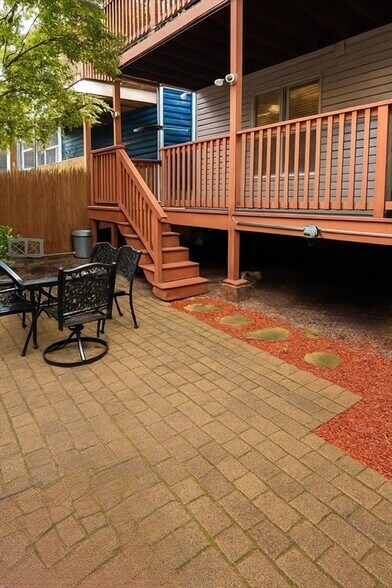 Building Photo - 21 Sanger St