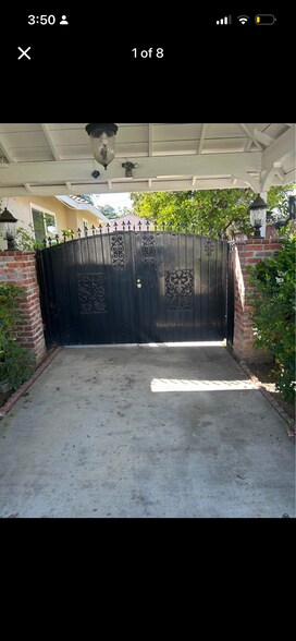 Private entry - 4751 Sunnyslope Ave