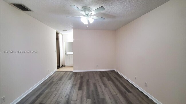 Building Photo - 2828 Carambola Cir S