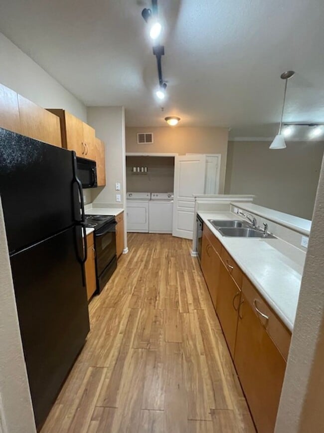 Building Photo - Gardens of Bridgehampton - 1 bed - 1 bath