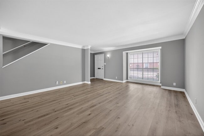 Building Photo - 2109 Lander Ln