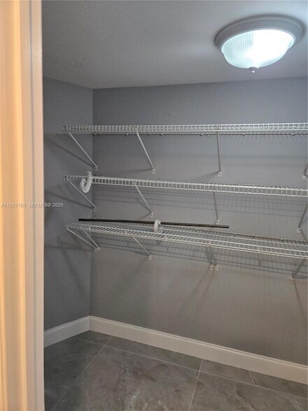 Building Photo - 3401 N Country Club Dr