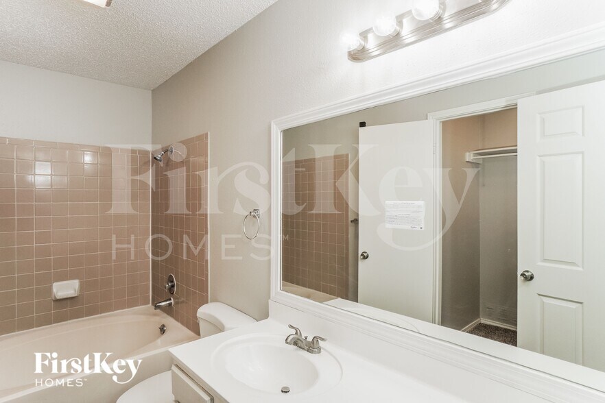 Building Photo - 5934 Burning Sunrise Dr