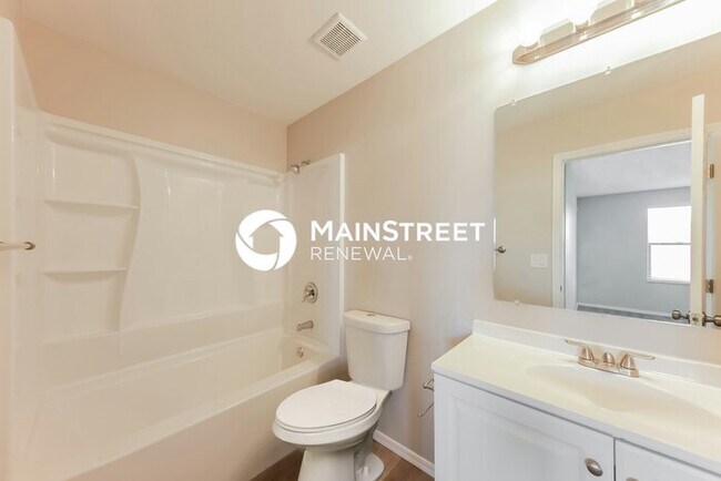 Building Photo - 3 Bedroom Pet-Friendly Home in Phoenix, AZ with Main Street Renewal