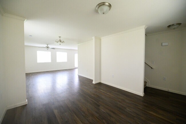 Building Photo - Like new construction 2 story home 4 bedro...