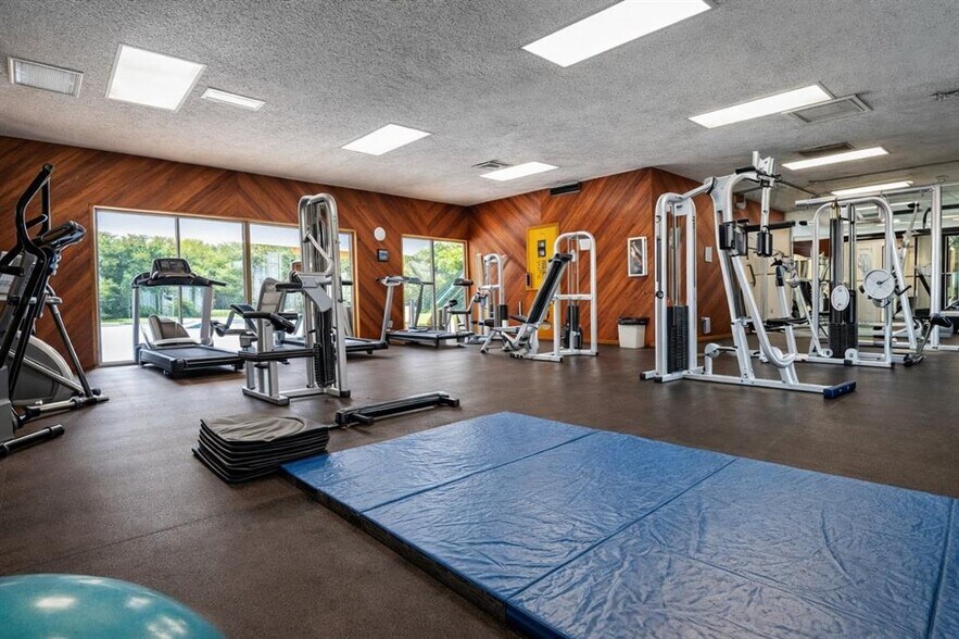 Building Photo - 5332 NE 6th Ave