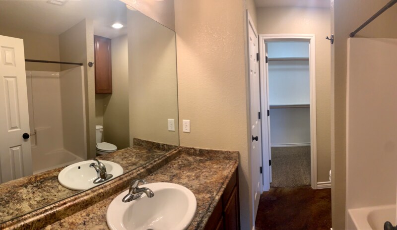 Building Photo - 5209 Graceland Dr