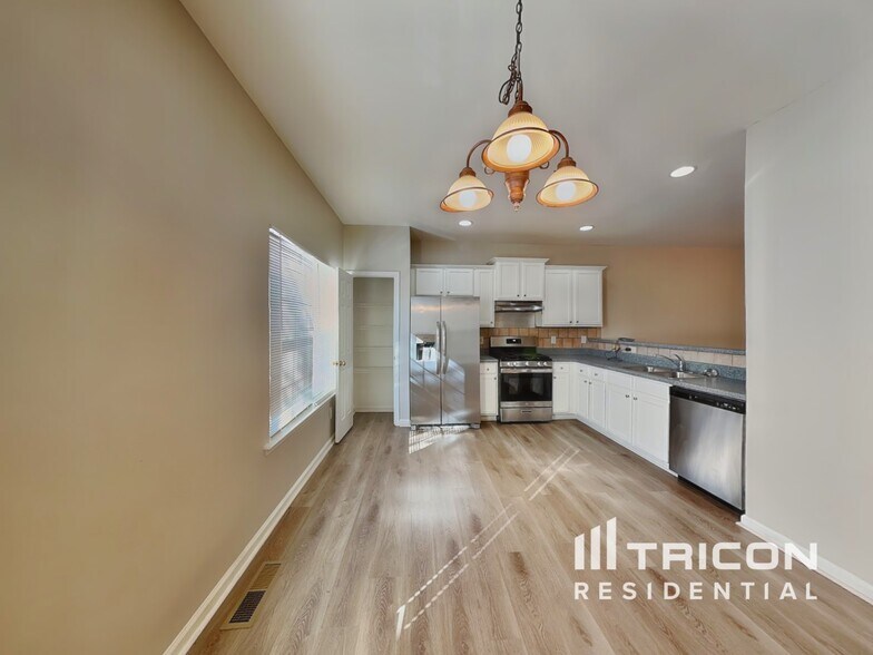 Building Photo - 728 Celeste Ln