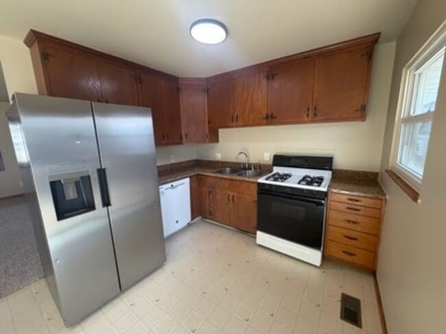 Building Photo - 2709 Alton Dr