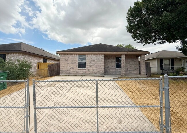 Building Photo - Sky Harbor 3 Bdrm 1 Bath Home