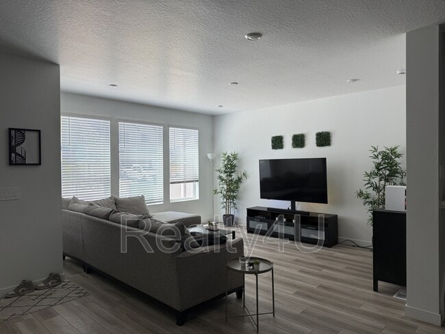 Building Photo - 10026 Dorado Wy