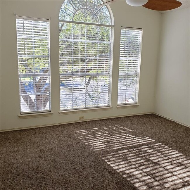 Building Photo - 8440 Fern Bluff Ave