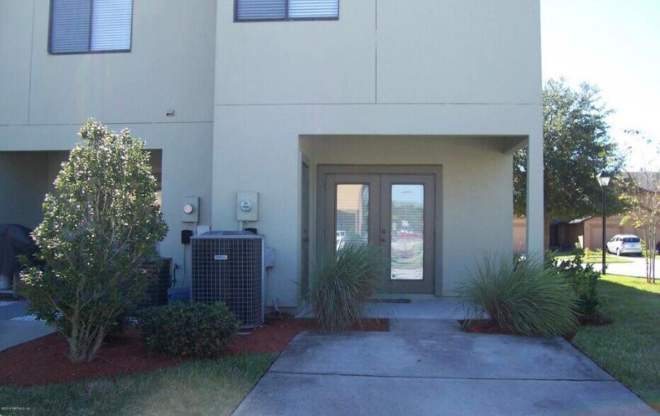 Covered patio and drive - 420 CABERNET Place