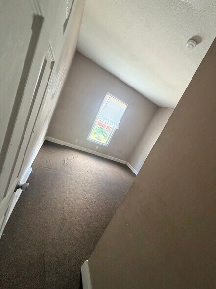 bedroom 4 - 51 Seyms St
