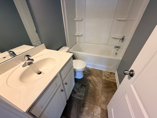 Building Photo - Beautiful Townhome in Charlotte, minutes from the airport