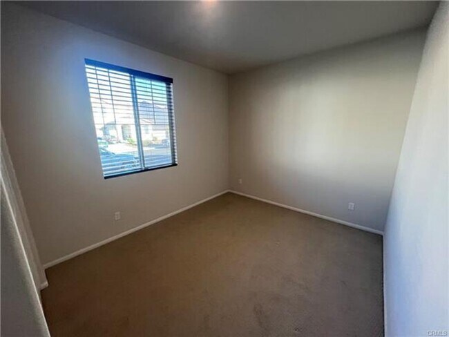 Building Photo - Spacious and beautifully appointed 5-bedroom, 3-bathroom home