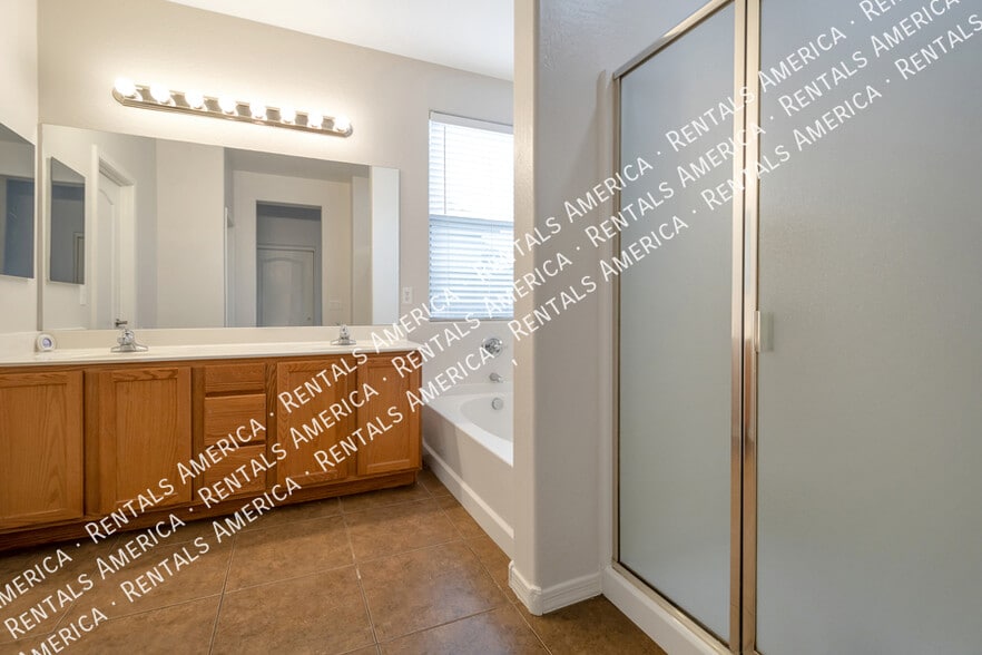 Building Photo - 1278 W Stephanie Ln