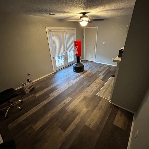 Building Photo - 9517 Manning Ave