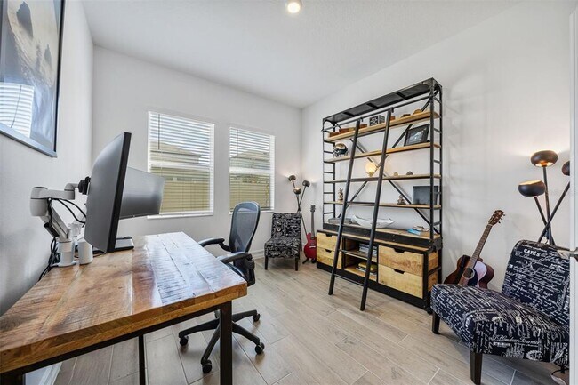 Building Photo - 6834 115th St E