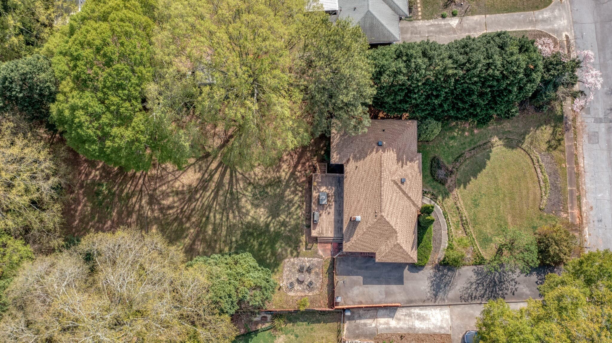 Building Photo - 1416 Hilltop Dr