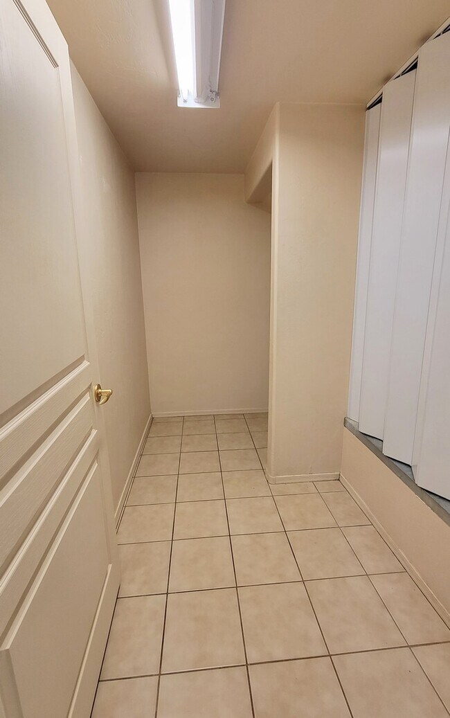 Building Photo - Pet friendly Civano home