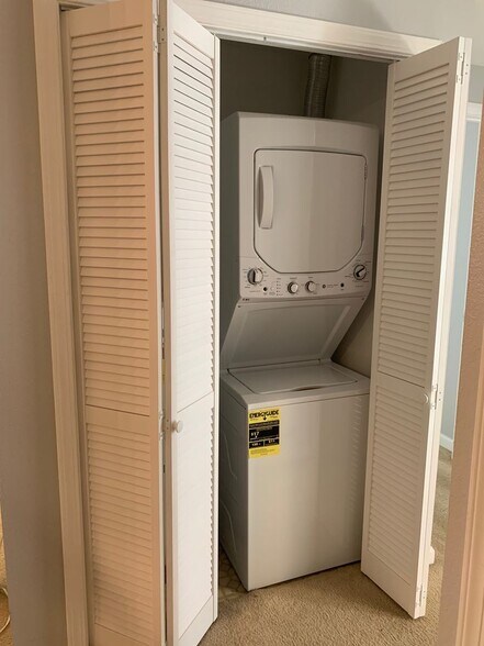 Building Photo - Issaquah Condo