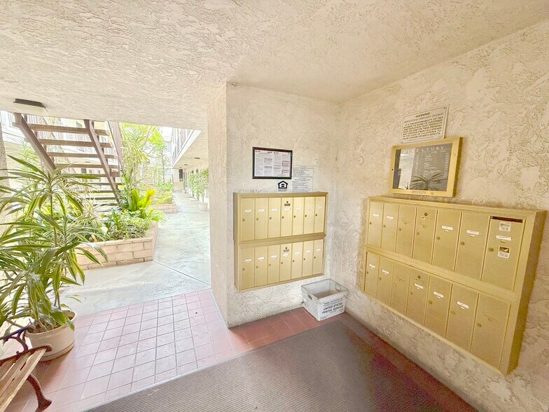 Building Photo - 12745 Venice Blvd