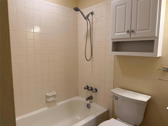 Building Photo - 602 NE 38th St