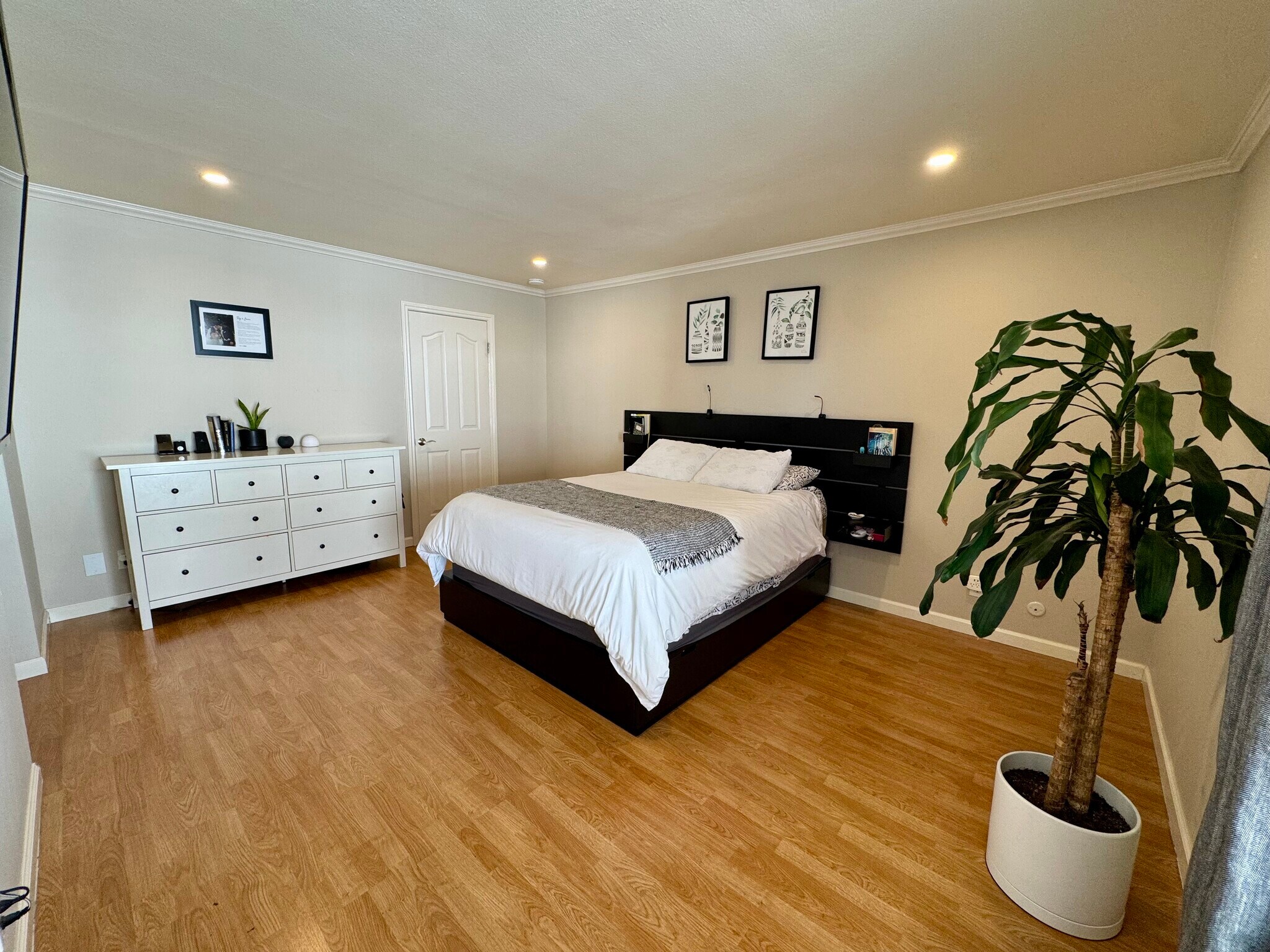 Building Photo - 31555 Lindero Canyon Rd