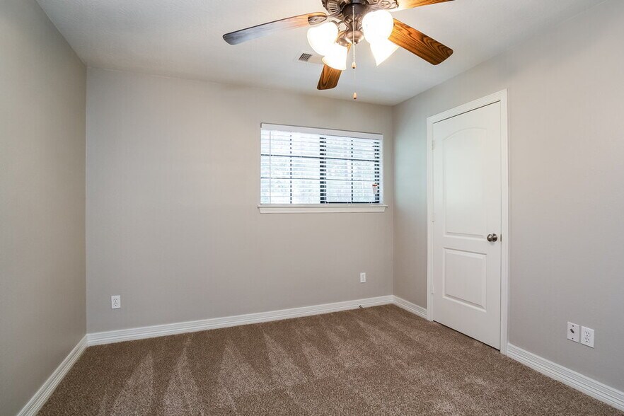 Building Photo - 612 Spruce Dr