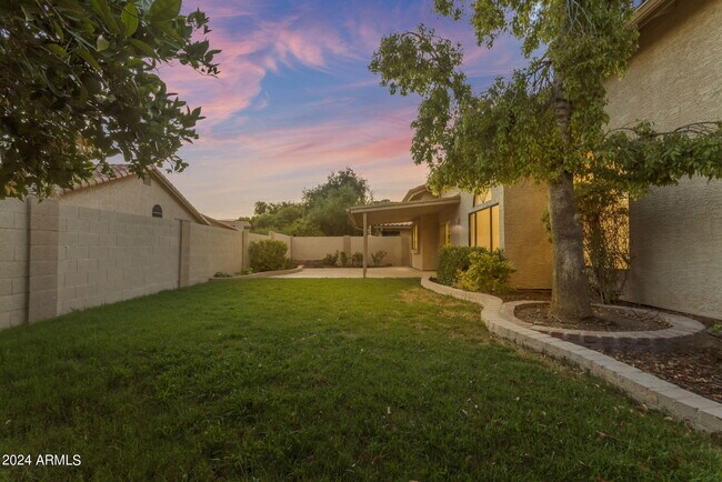 Building Photo - 387 W Larona Ln