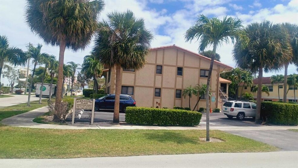 Building Photo - 330 SE 19th Ave