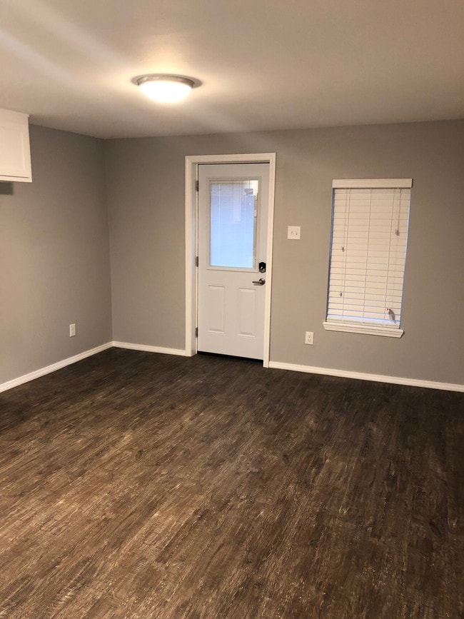 Building Photo - 702 N Cleveland Ave