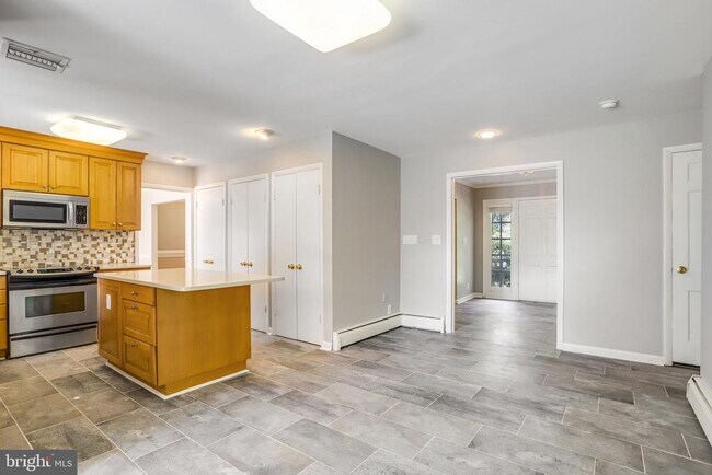 Building Photo - 9801 Orchid Cir