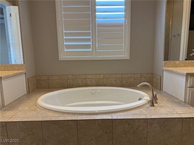 Building Photo - 304 Rezzo St