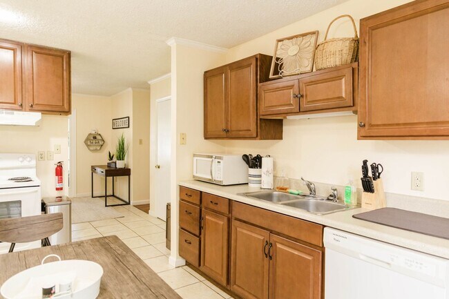 Building Photo - FULLY FURNISHED - Charming 3BR House in Arden