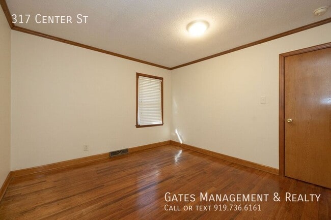 Building Photo - 317 Center St