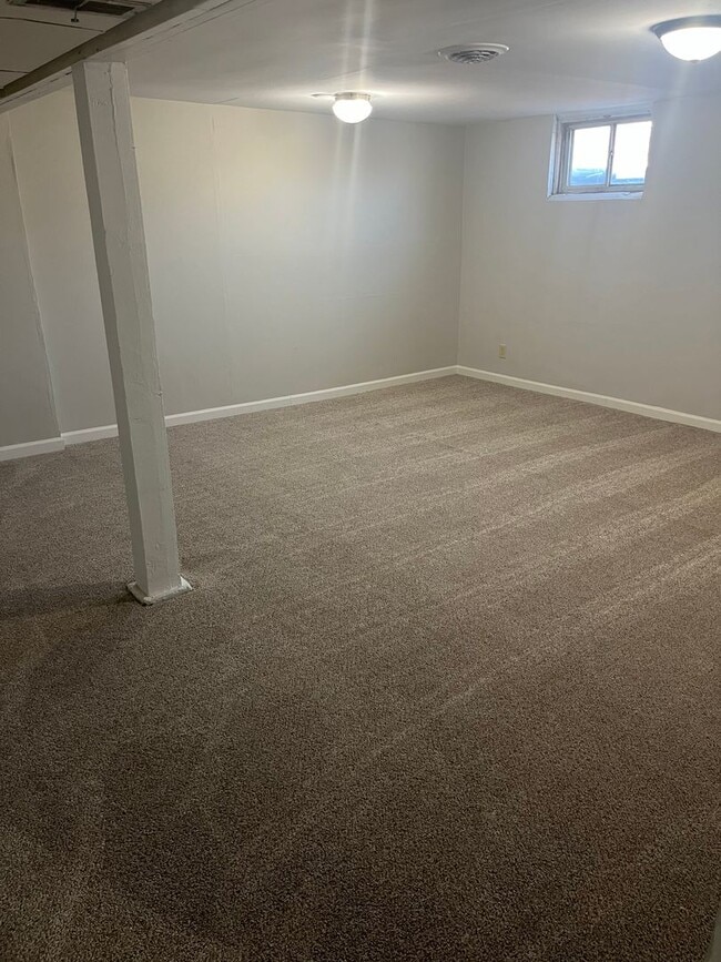 Building Photo - 3 Bedroom Home!