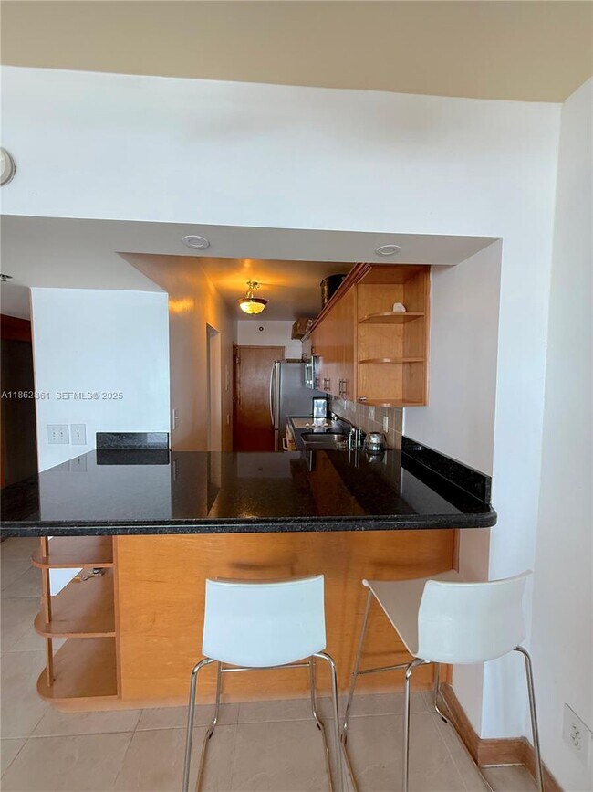 Building Photo - 100 Lincoln Rd