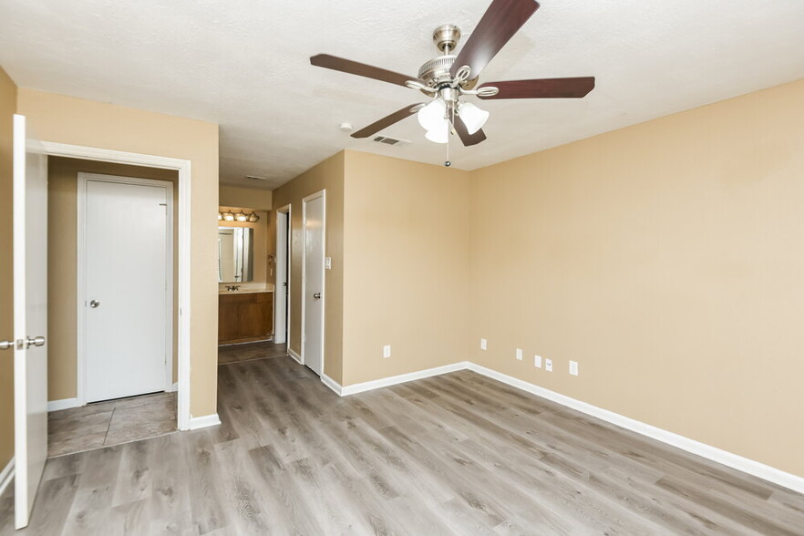 Building Photo - 224 N Bugle Dr