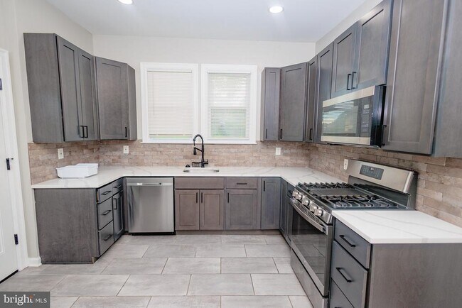 Building Photo - 140 Delsea Dr S