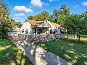 Building Photo - 1644 S Knoxville Ave