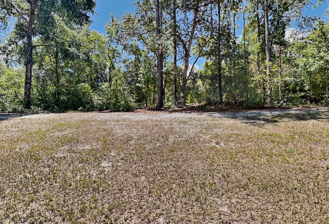 Building Photo - 7961 N Primrose Dr