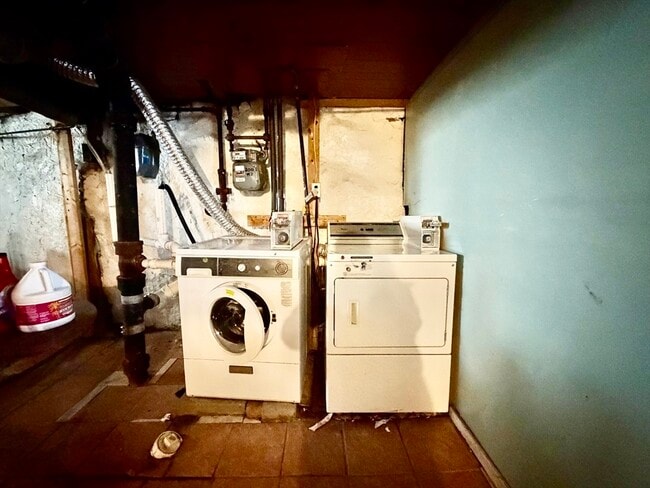 Building Photo - 202 Fayette St