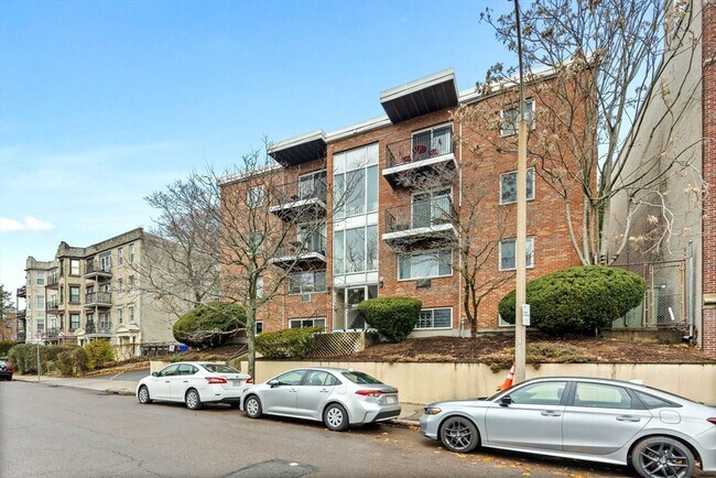 Building Photo - 39 Englewood Ave