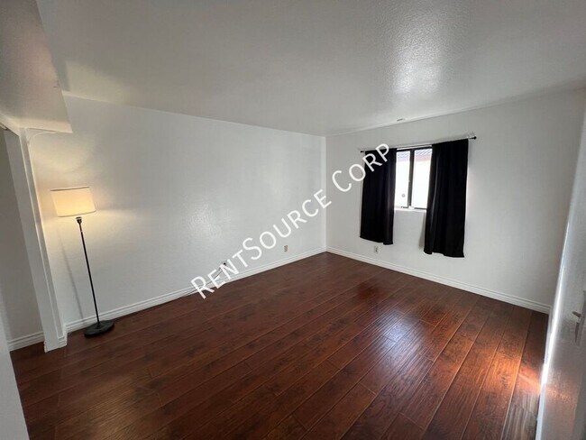 Building Photo - 3 Bedroom Single Story Home For Rent in La...